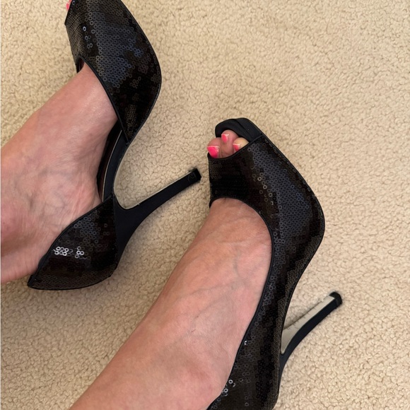Jessica Simpson black sequin pumps. Size 7 - Picture 9 of 10